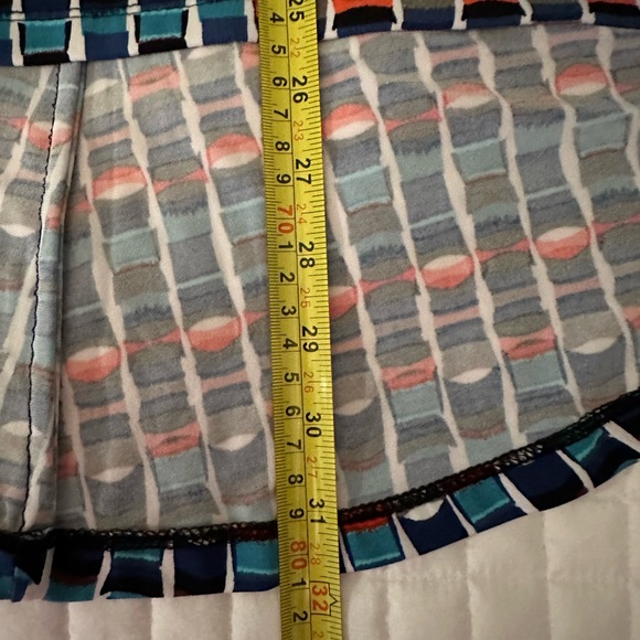 Sleeveless multi colored top. Size XL - Picture 6 of 9